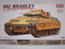 Academy - M2 Bradley IFV 1:35