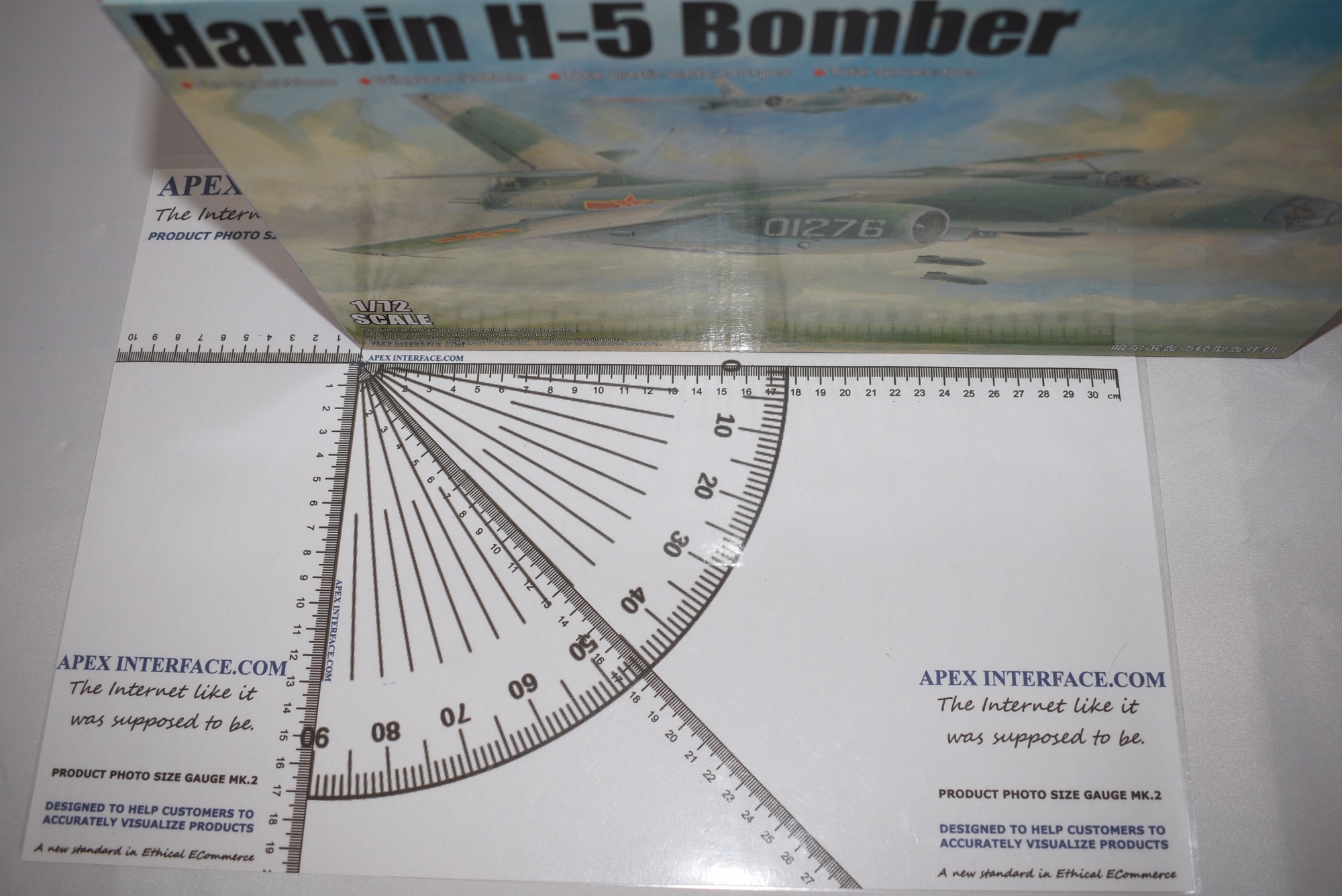Trumpeter 172 - Harbin H-5 Bomber Box size