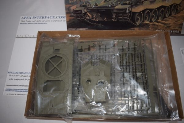 Trumpeter - British Challenger 2 1 35 In Box Preview