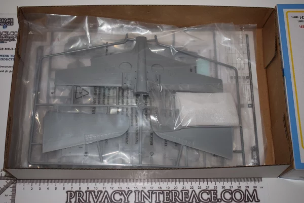 Hobbyboss P40M Kitty hawk in box preview