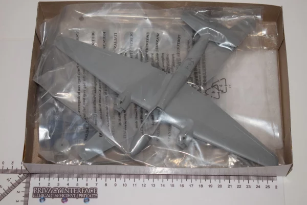 Hobbyboss Soviet TU-2 bomber easy assembly authentic kit preview in box