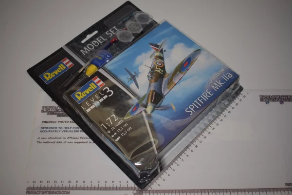 Revell Spitfire 1 72 Model Set 03953